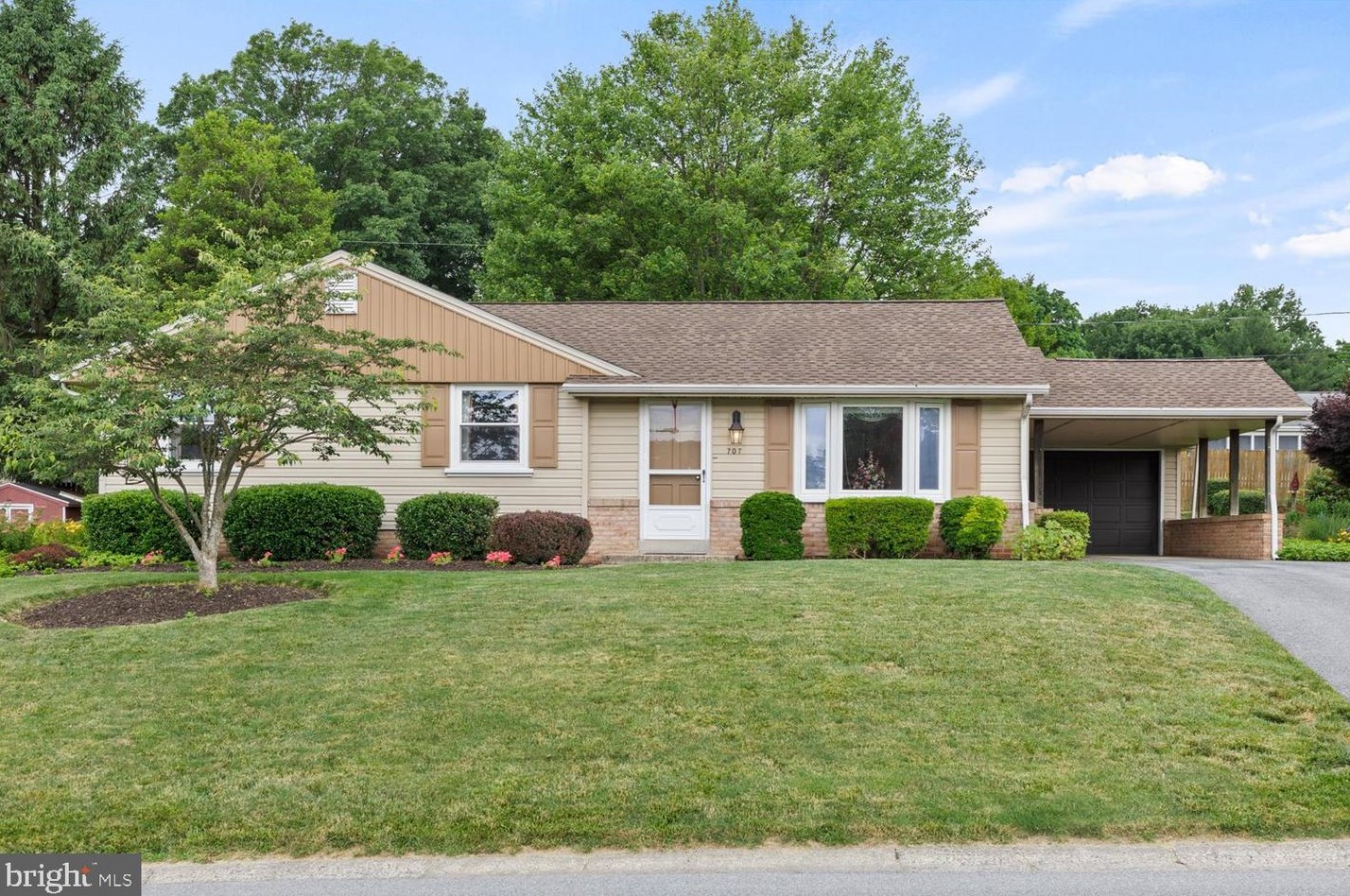 707 Darby Ln, Lancaster PA 17601-2008 exterior