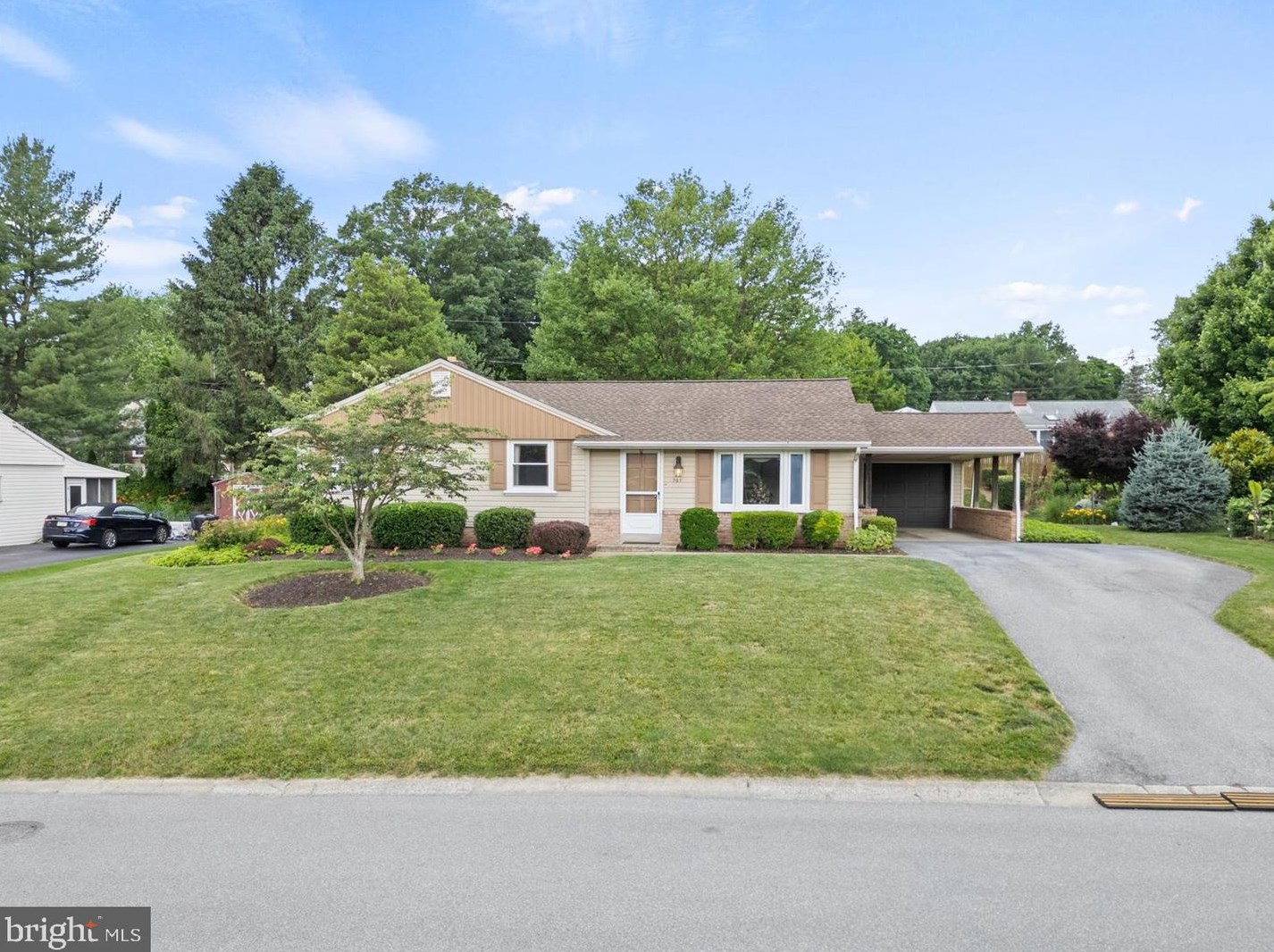 707 Darby Ln, Lancaster PA 17601-2008 exterior