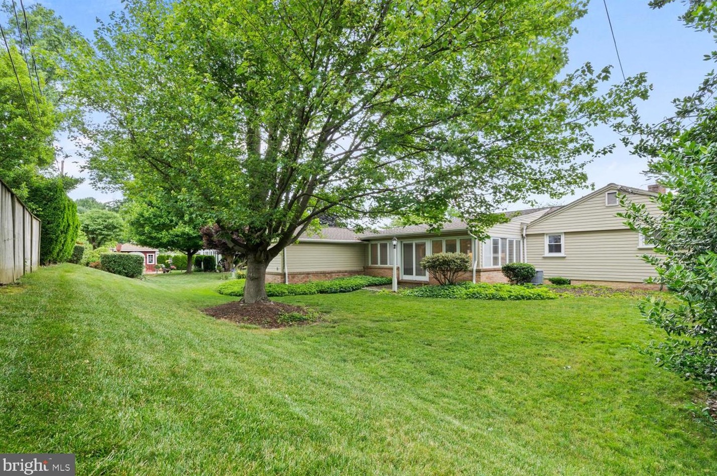 707 Darby Ln, Lancaster PA 17601-2008 exterior