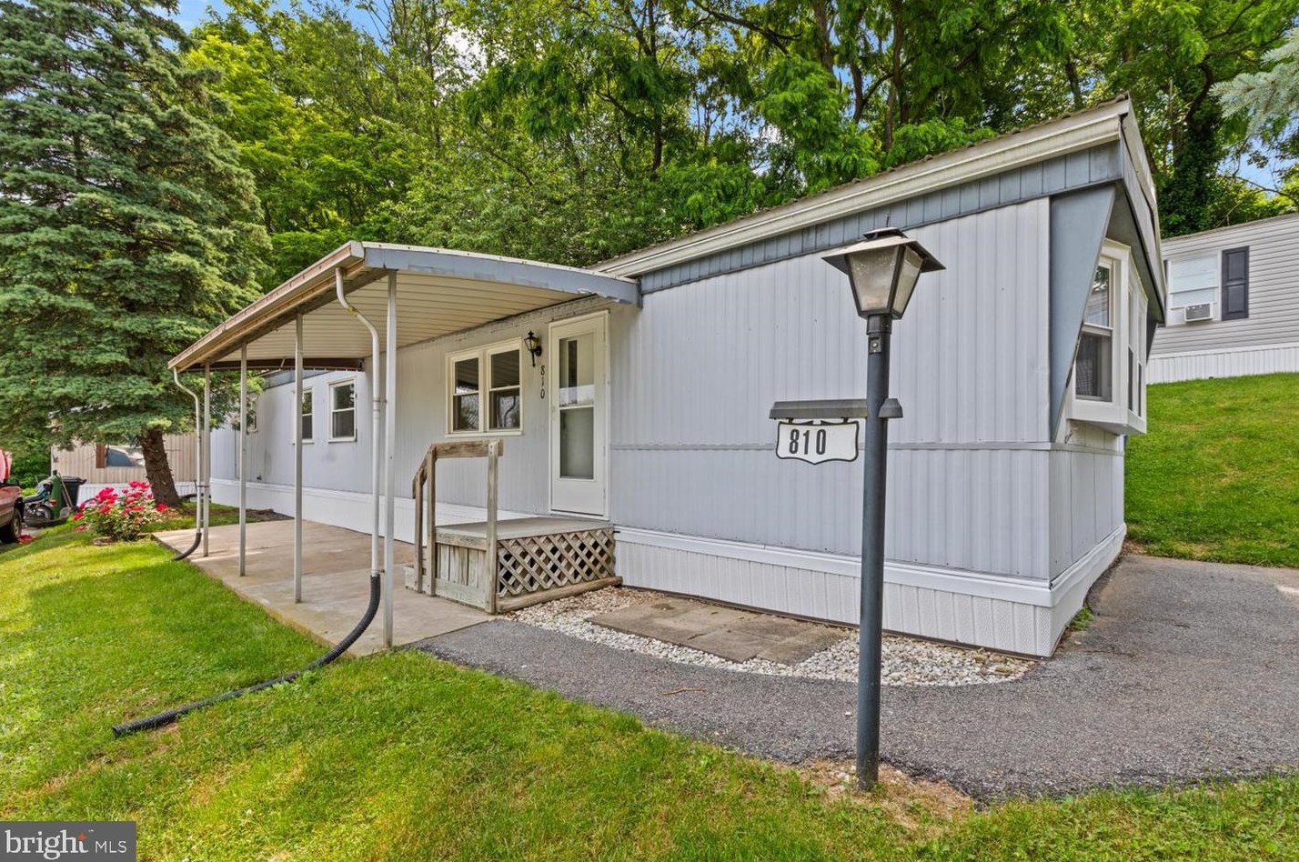 810 Wisteria Dr, Ephrata, PA 17522-2622