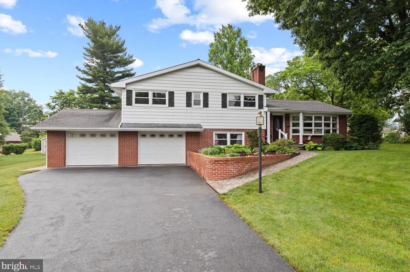 1143 Aquilla Dr, Lancaster, PA 17601