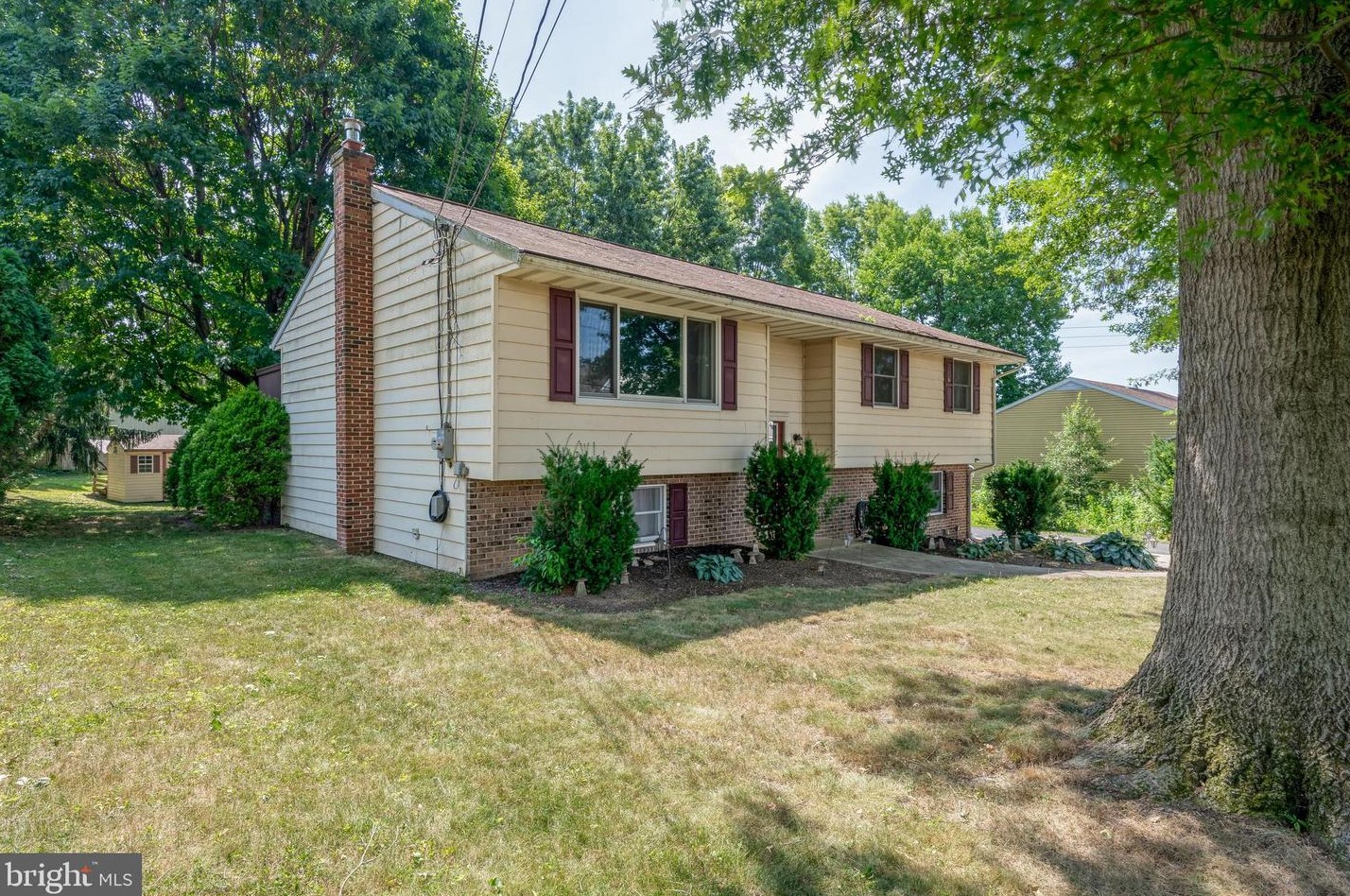 779 Holly Tree Rd, Old Line, PA 17545