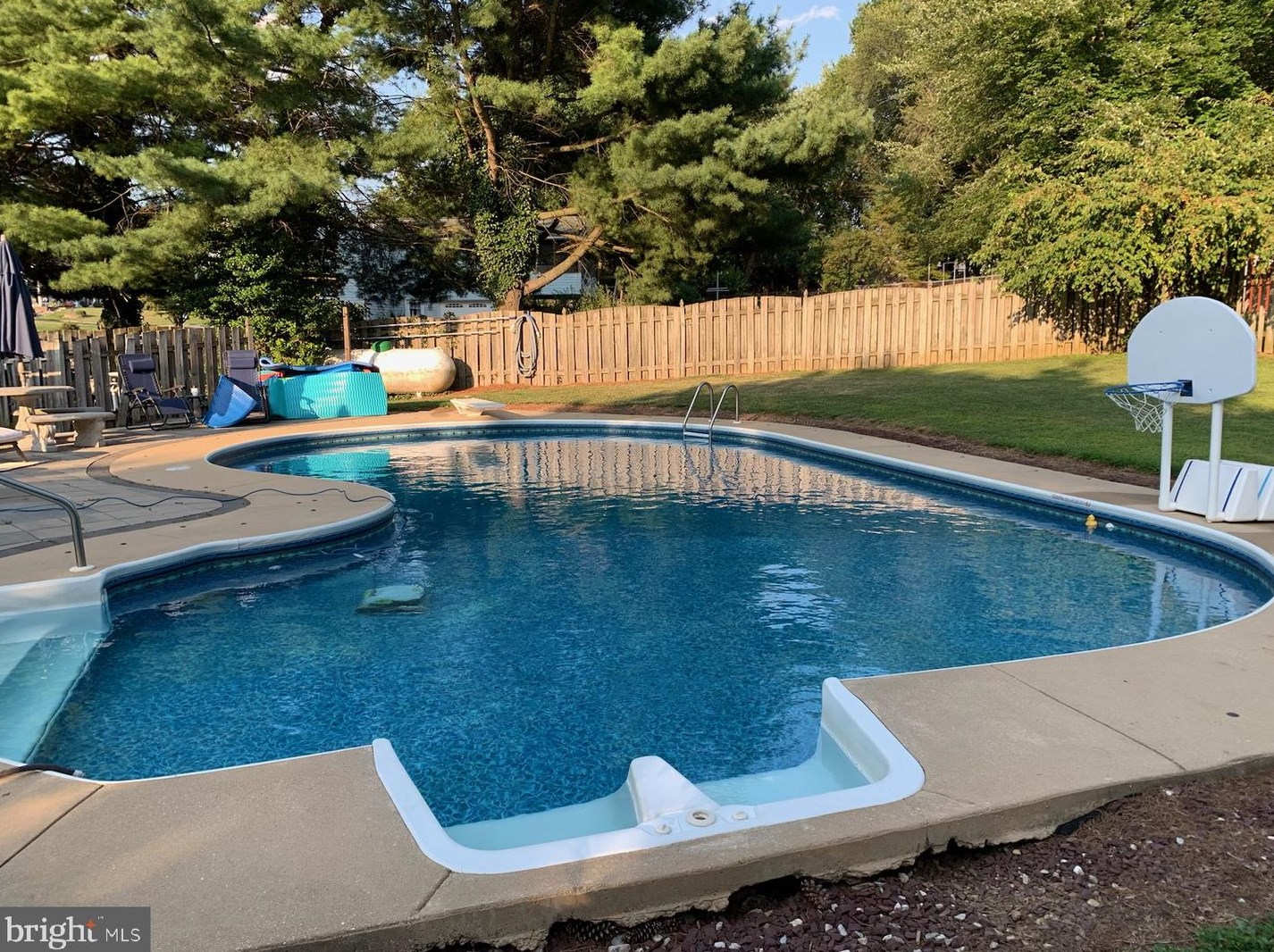 127 Nicholas Rd, Lancaster PA  17603-9423 exterior