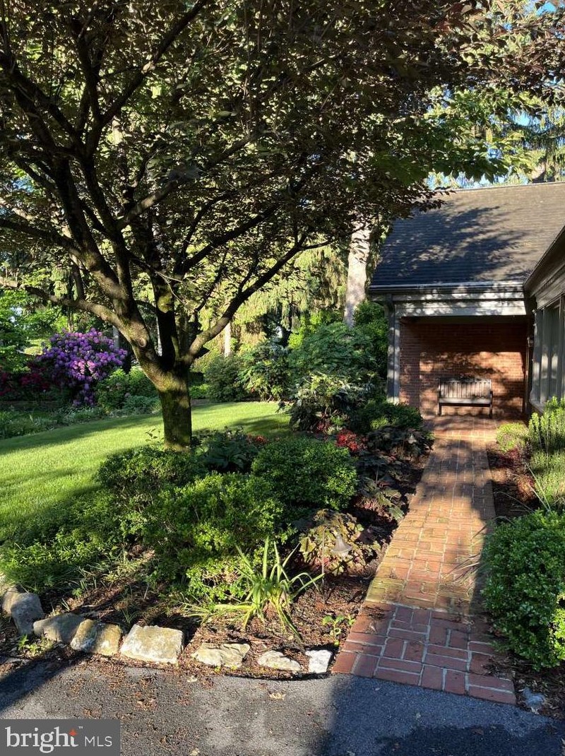 47 Roseville Rd, Lancaster, PA 17601-3928