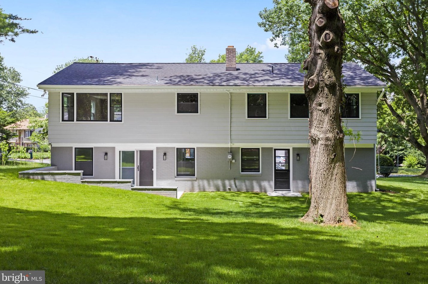1833 Amity Dr, Lancaster, PA 17601-6203