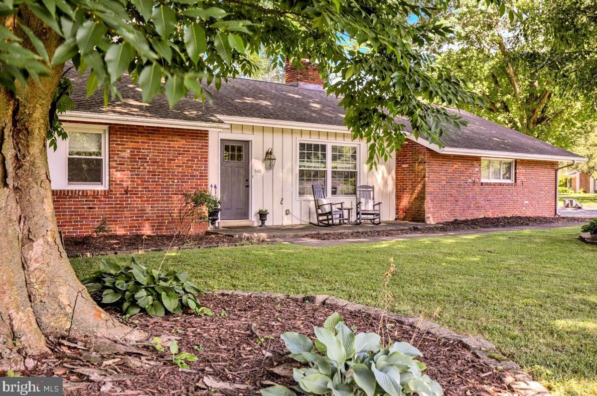 1465 Country Club Dr, Lancaster, PA 17601