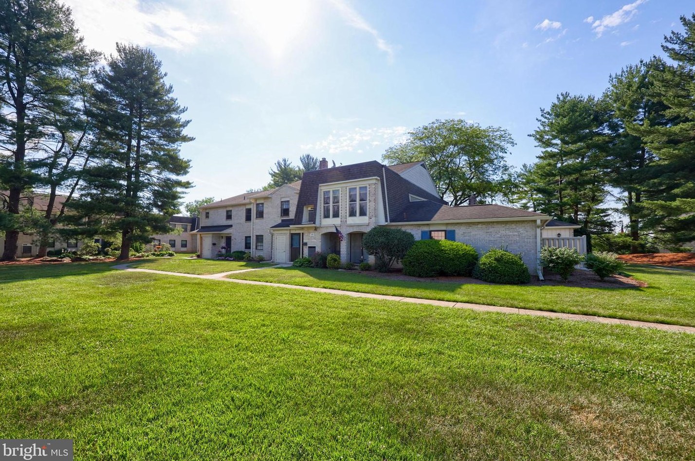 4 Valleybrook Dr, Lancaster PA  17601-4617 exterior