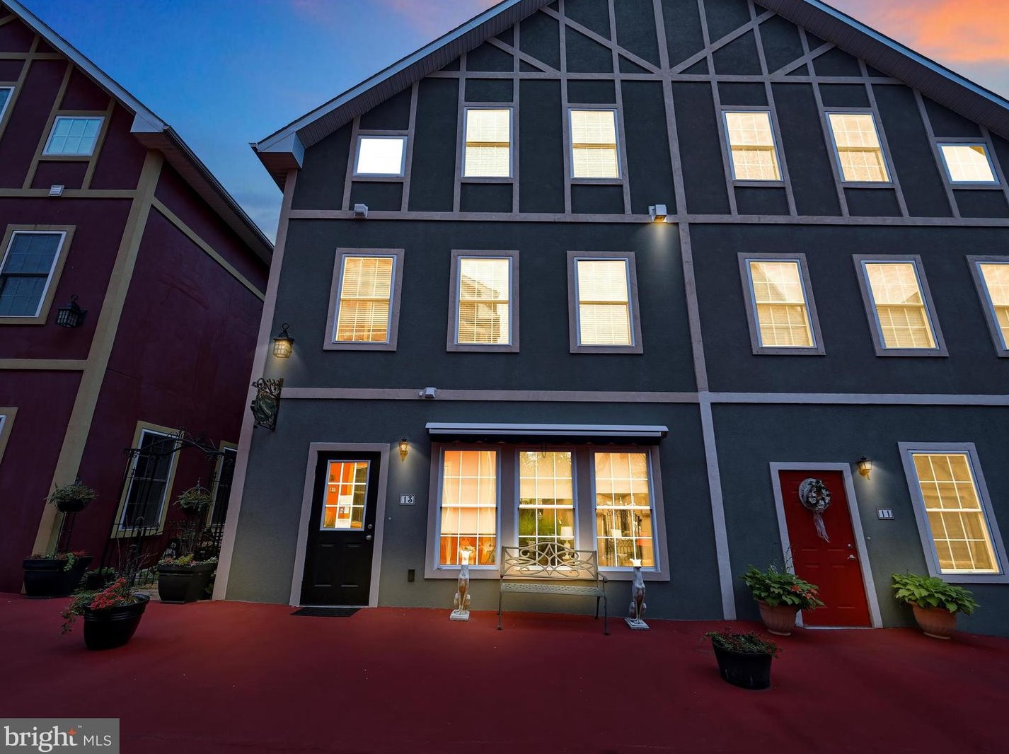 13 N Village Cir, Swartzville, PA 17569