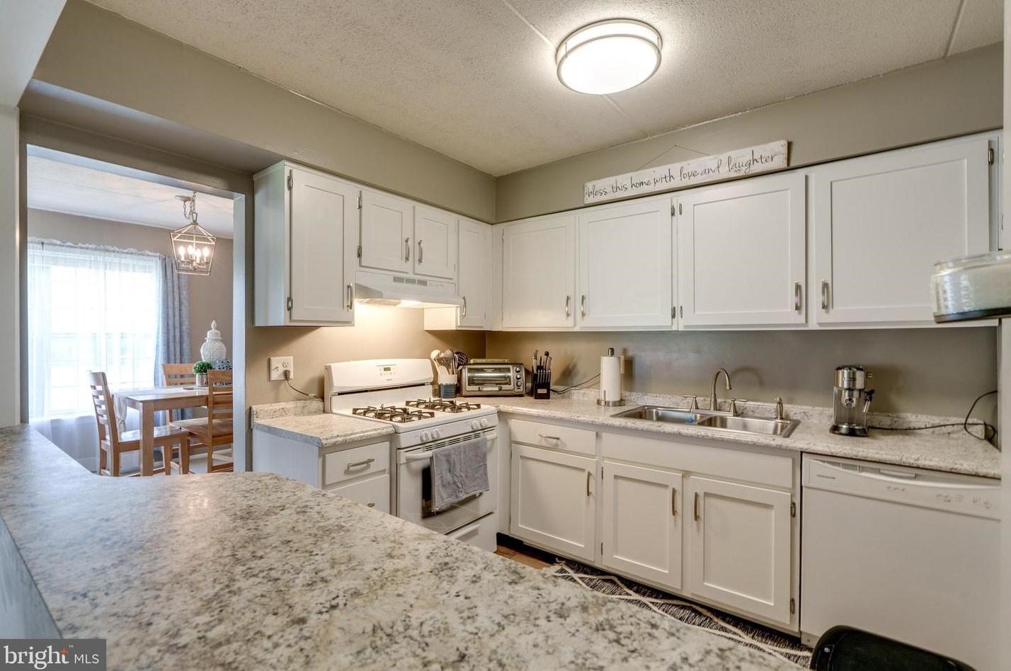 212 Valleybrook Dr, Lancaster PA  17601-4618 exterior