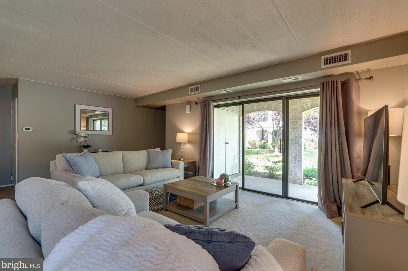 212 Valleybrook Dr, Lancaster PA  17601-4618 exterior