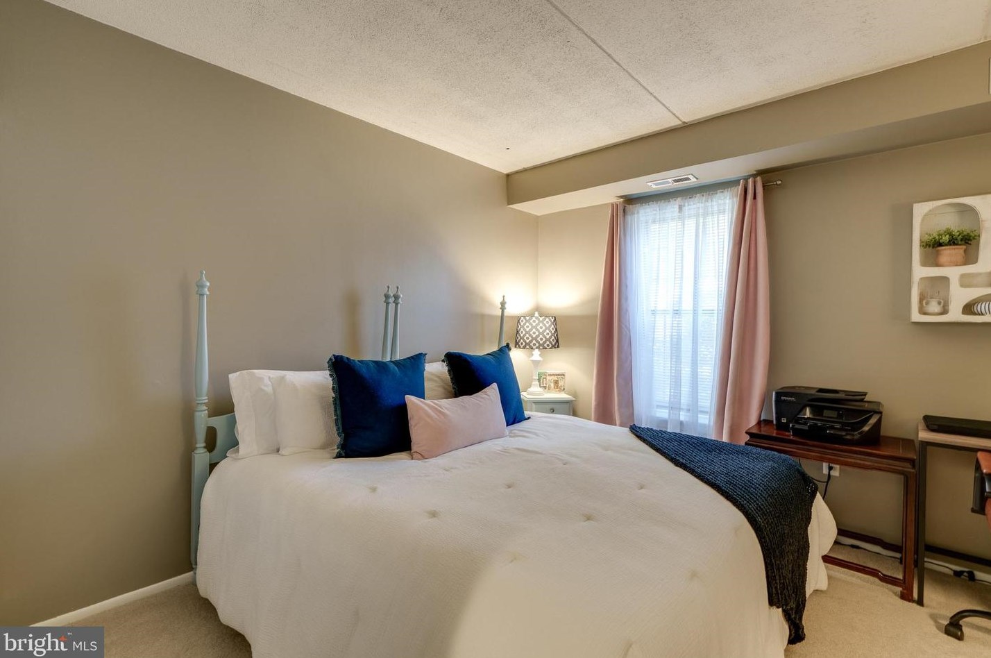 212 Valleybrook Dr, Lancaster PA  17601-4618 exterior