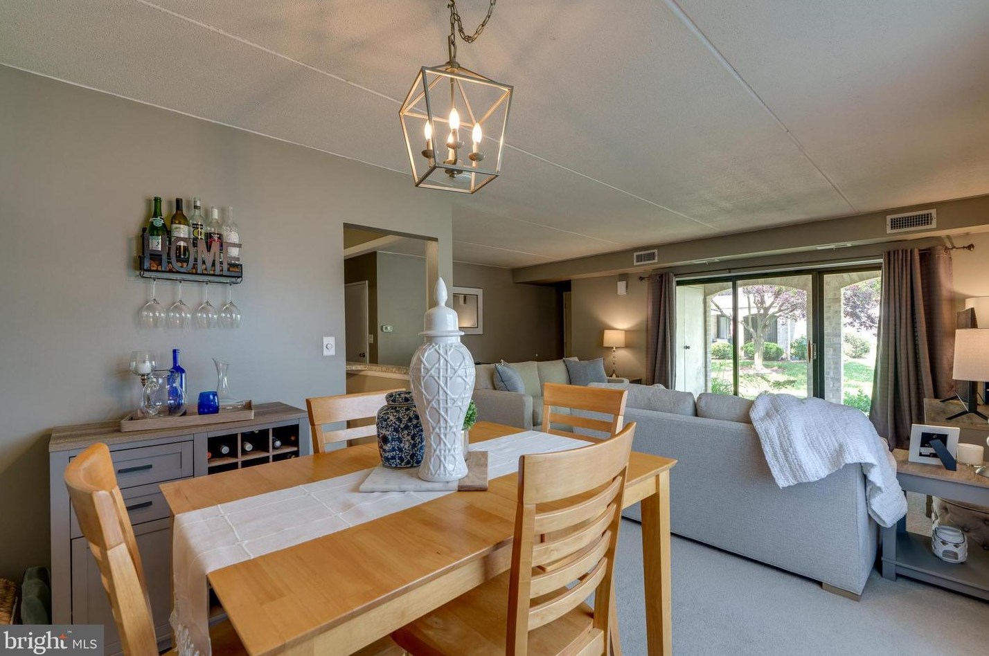 212 Valleybrook Dr, Lancaster PA  17601-4618 exterior