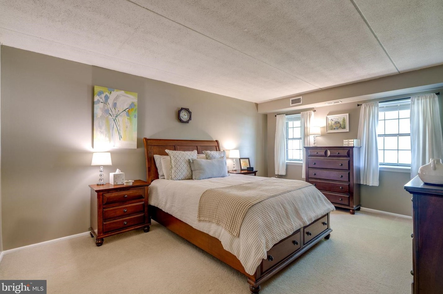 212 Valleybrook Dr, Lancaster PA  17601-4618 exterior