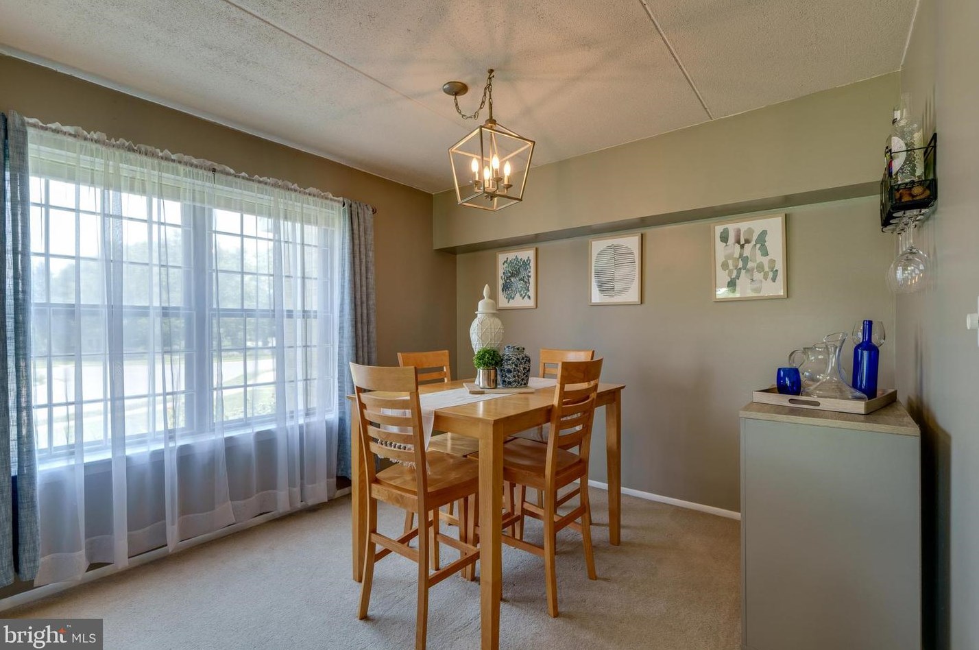 212 Valleybrook Dr, Lancaster PA  17601-4618 exterior