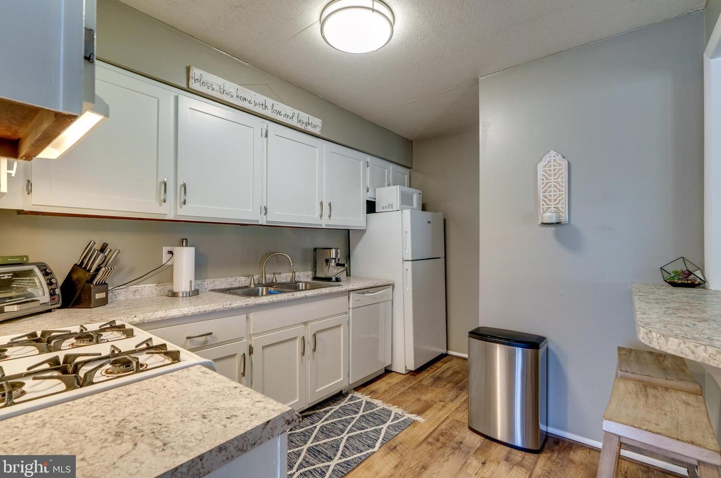 212 Valleybrook Dr, Lancaster PA  17601-4618 exterior