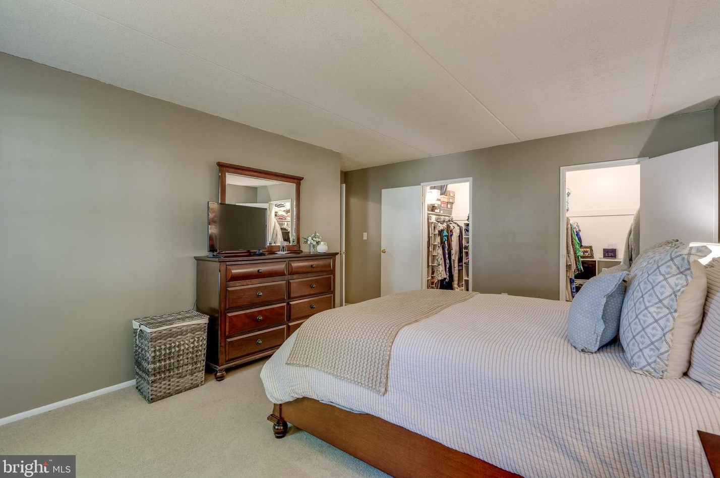 212 Valleybrook Dr, Lancaster PA  17601-4618 exterior