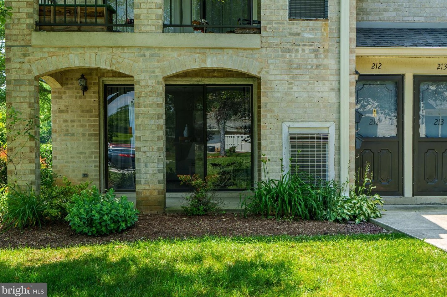212 Valleybrook Dr, Lancaster, PA 17601-4618