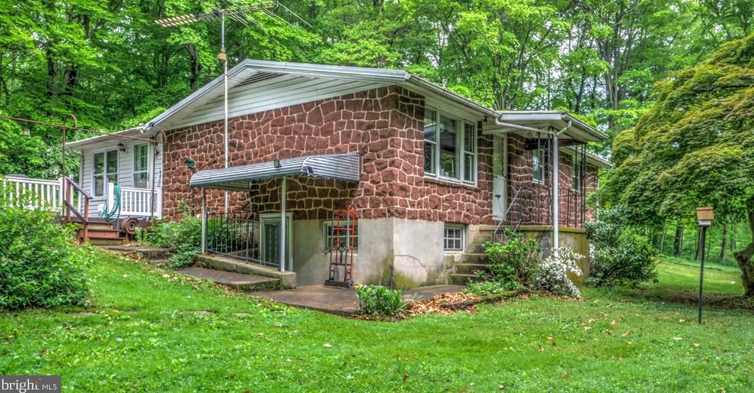 1203 Pieffer Hill Rd, Schoeneck, PA 17578