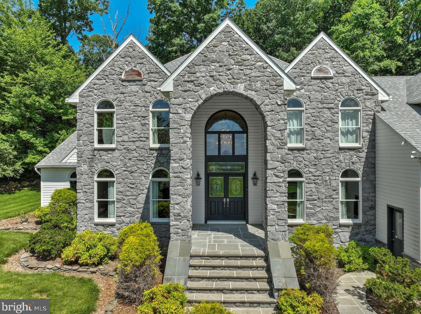 360 Diem Woods Dr, Groffdale, PA 17557