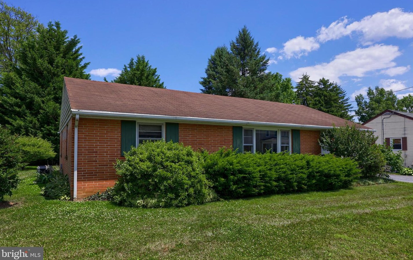 6157 Carpenter St, East Petersburg, PA 17520