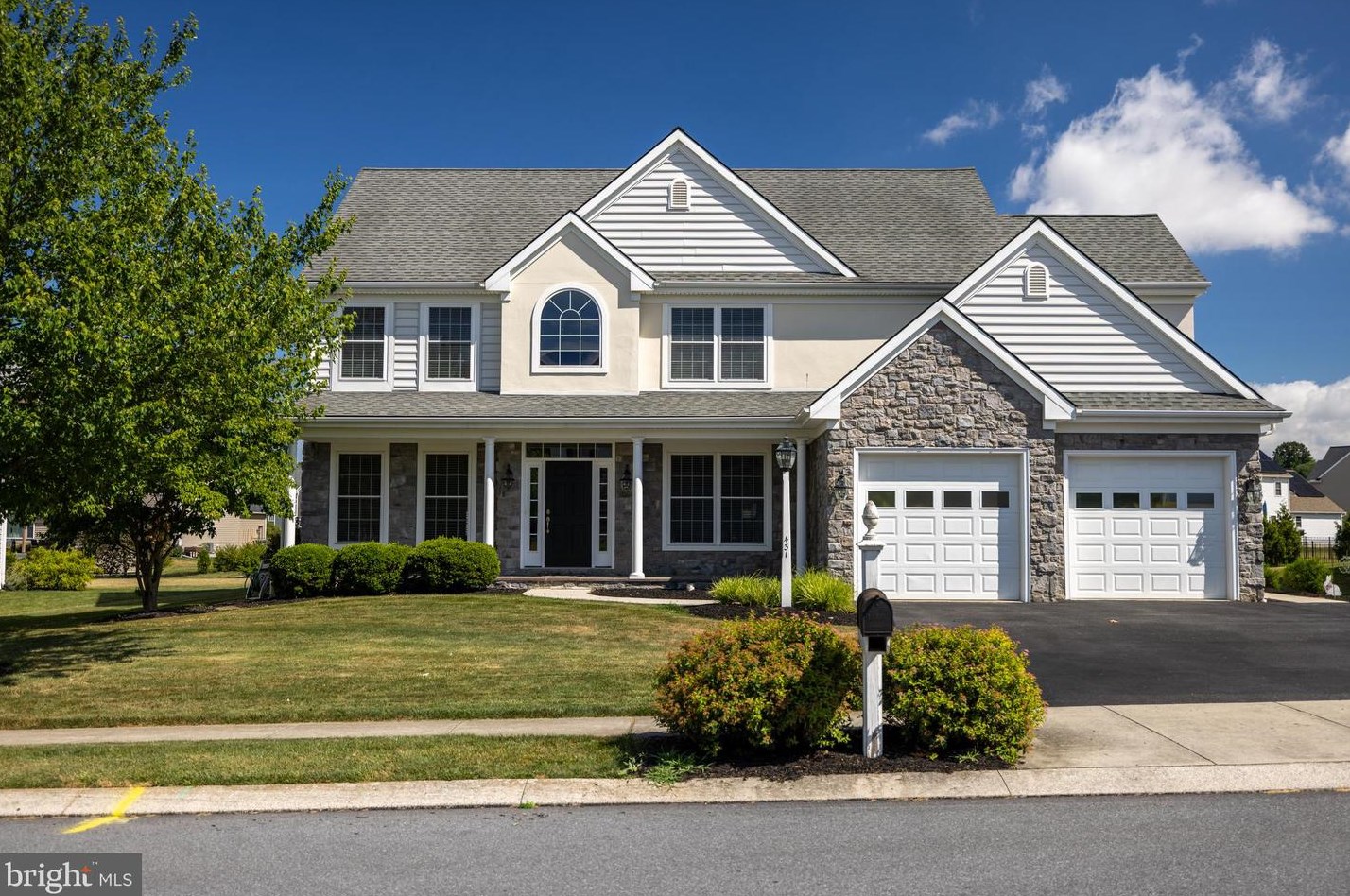 431 Greenhedge Dr, Lancaster, PA 17603-7907