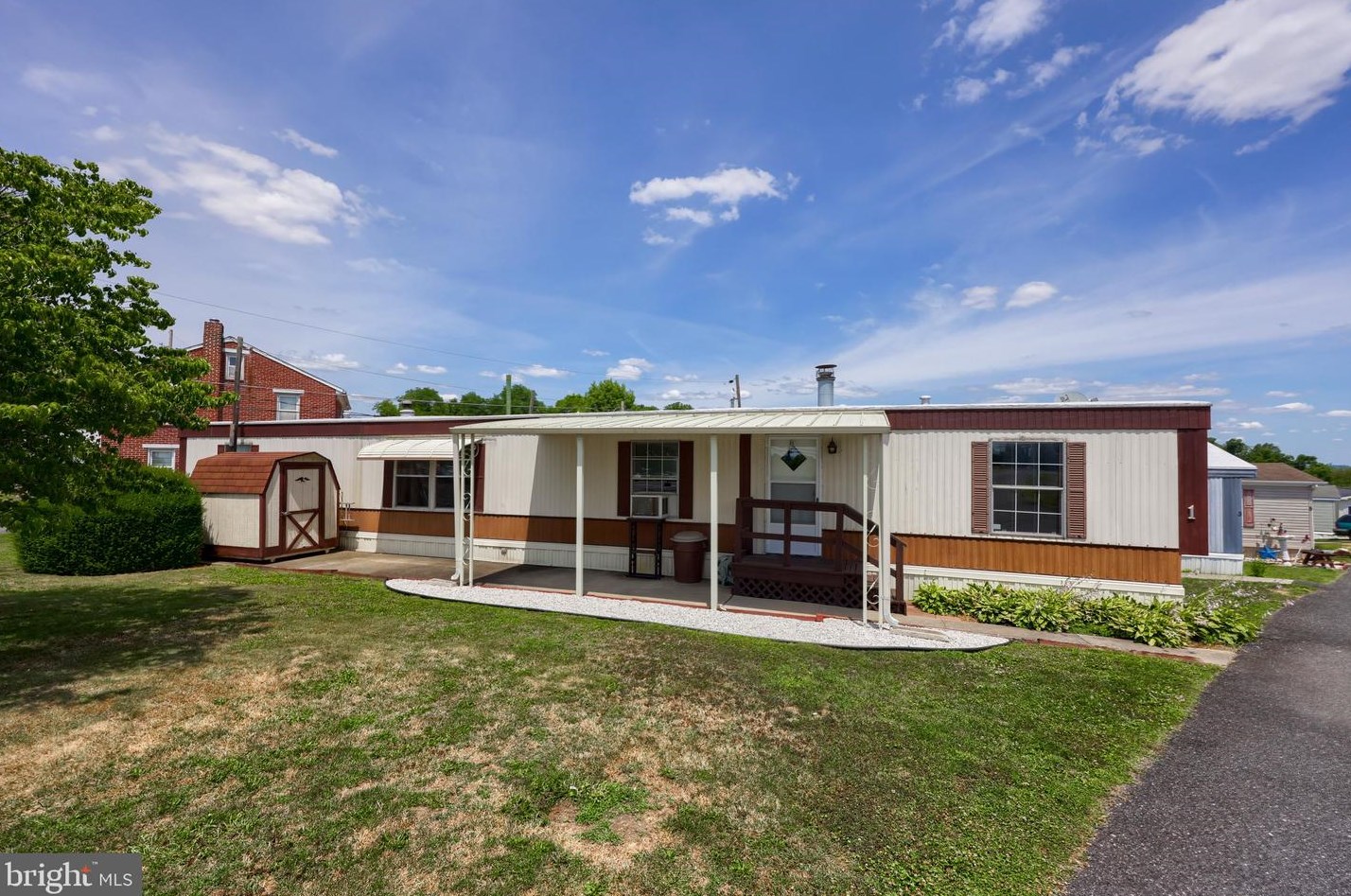 1 Hilltop Ave, Akron, PA 17501