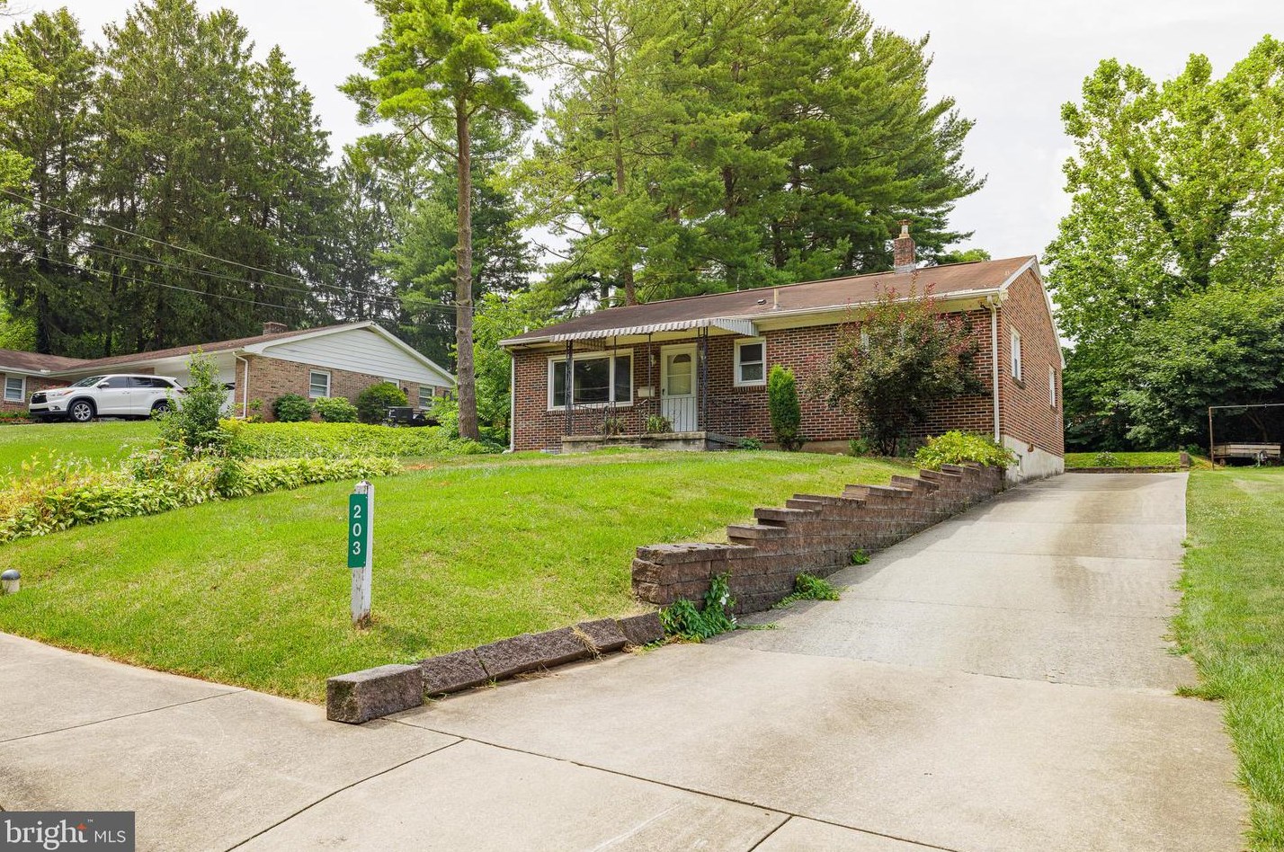 203 Hemlock Rd, Ephrata, PA 17522