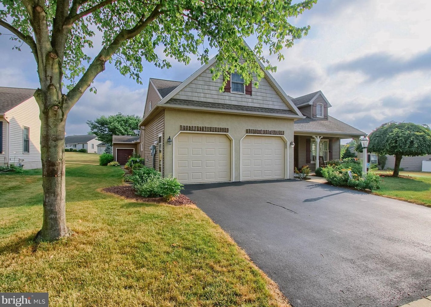 1017 Cambridge Dr, Old Line, PA 17545