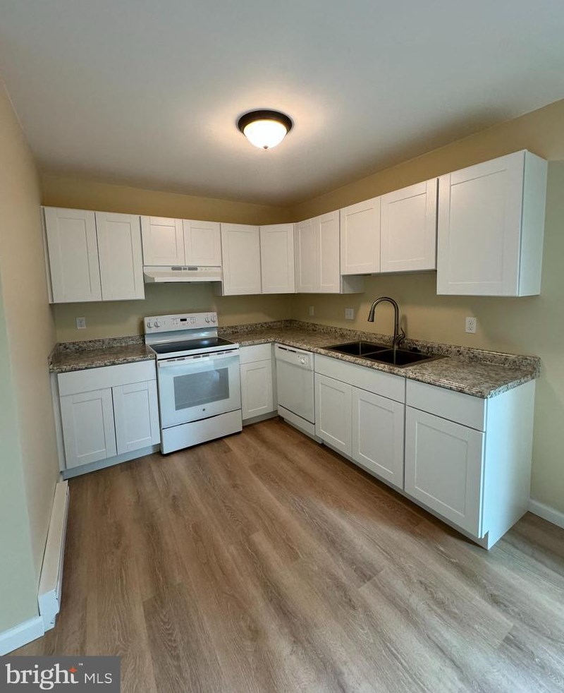 44 Akron Rd, Ephrata, PA 17522