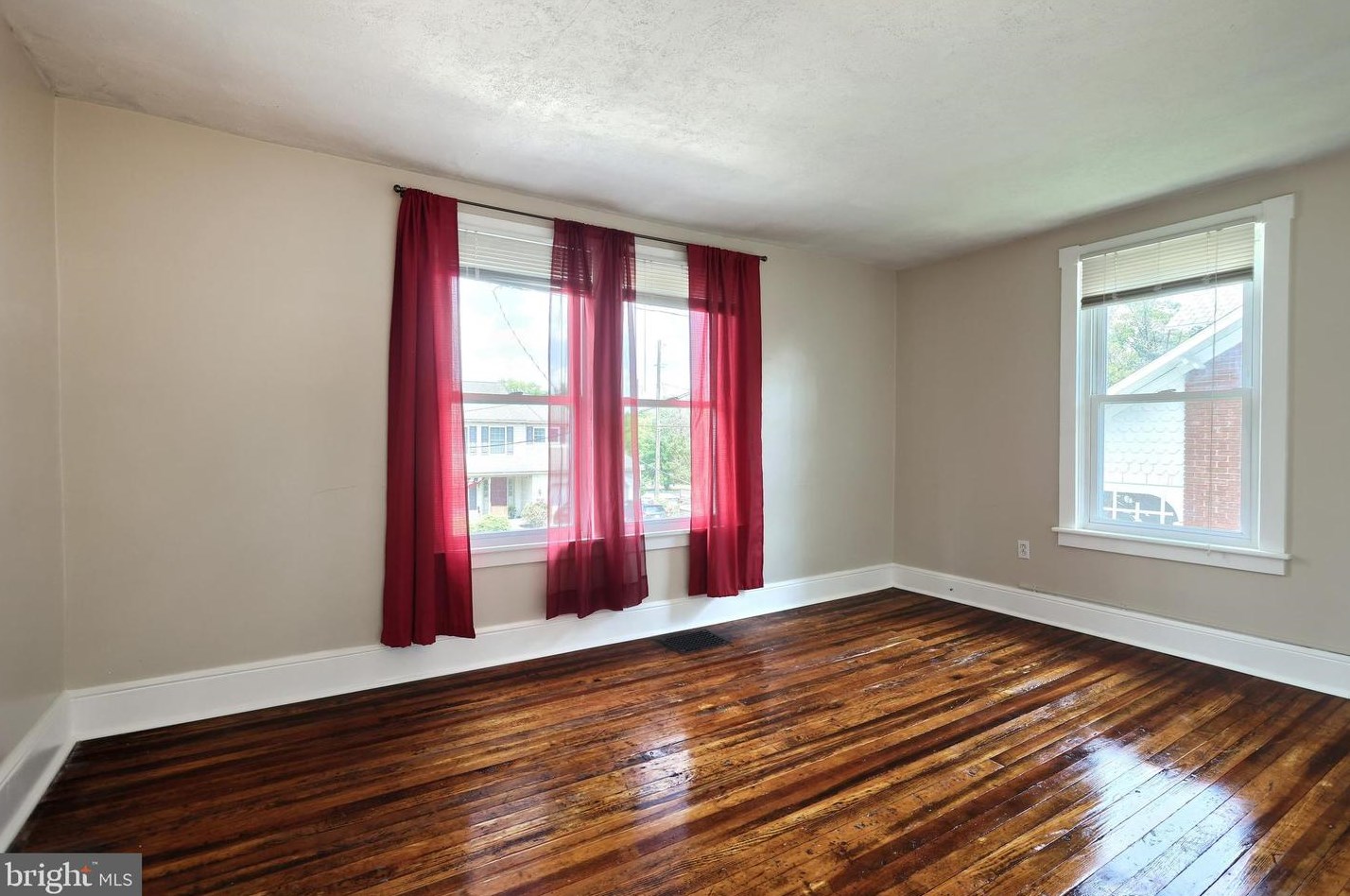 664 Wood St, Mount Joy PA  17552-2016 exterior