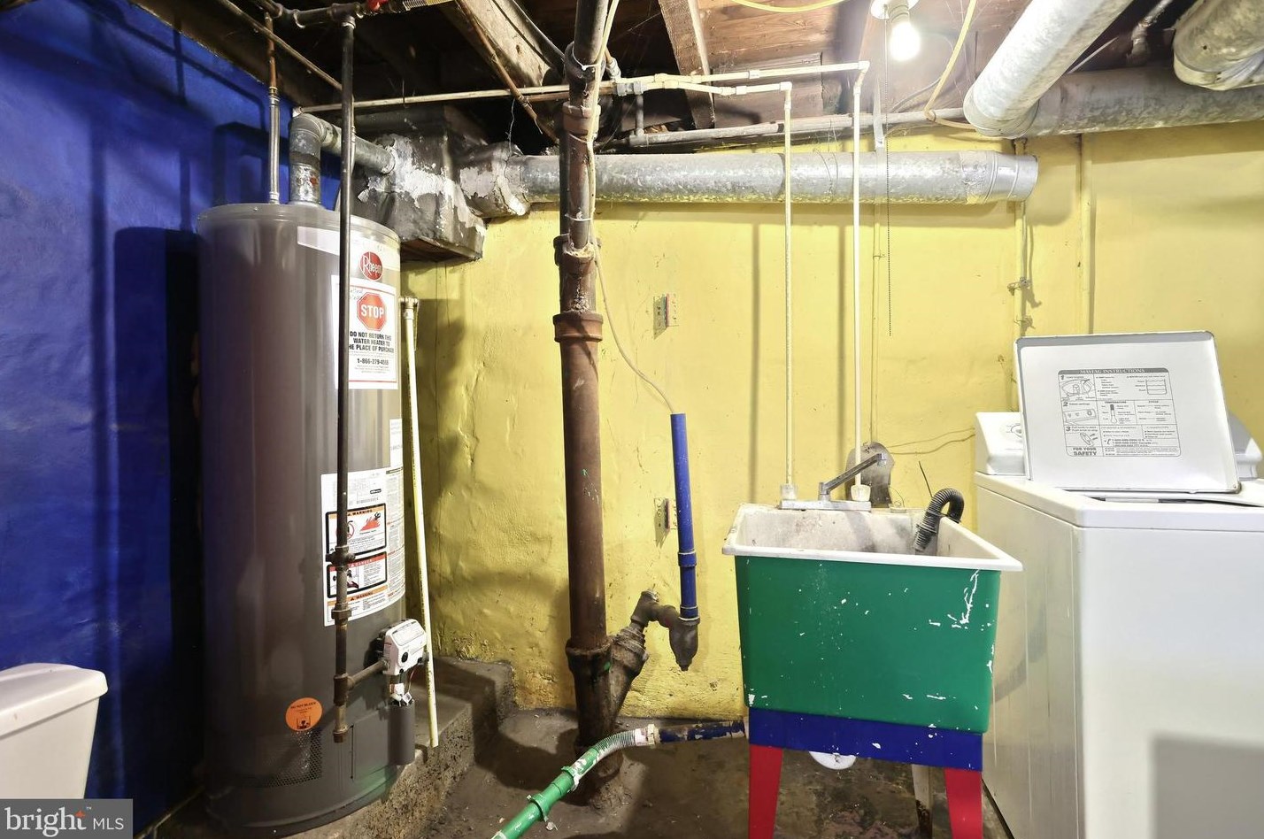 664 Wood St, Mount Joy PA  17552-2016 exterior