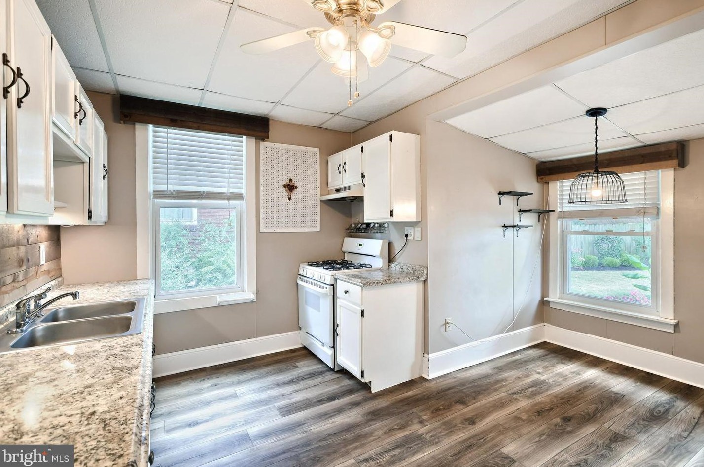 664 Wood St, Mount Joy PA  17552-2016 exterior