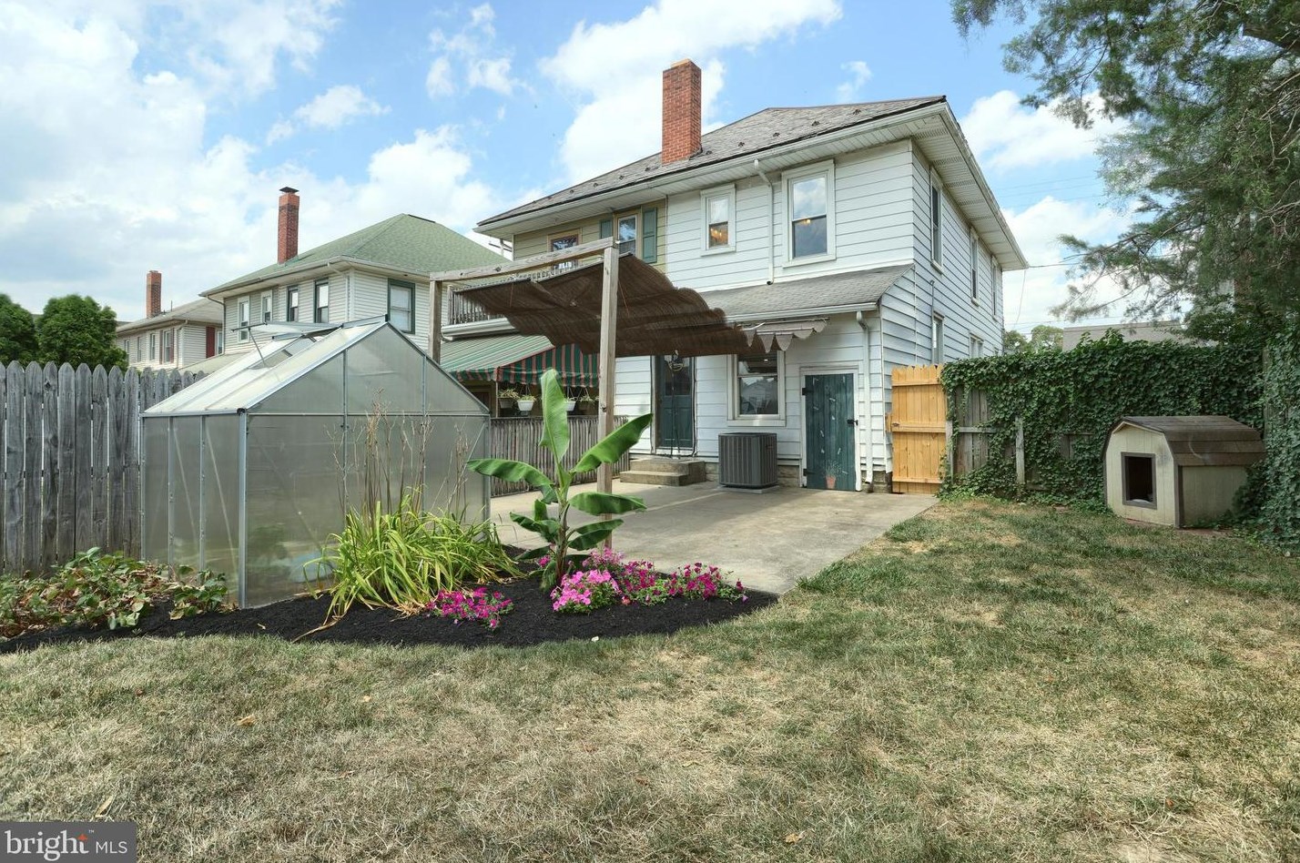 664 Wood St, Mount Joy PA  17552-2016 exterior