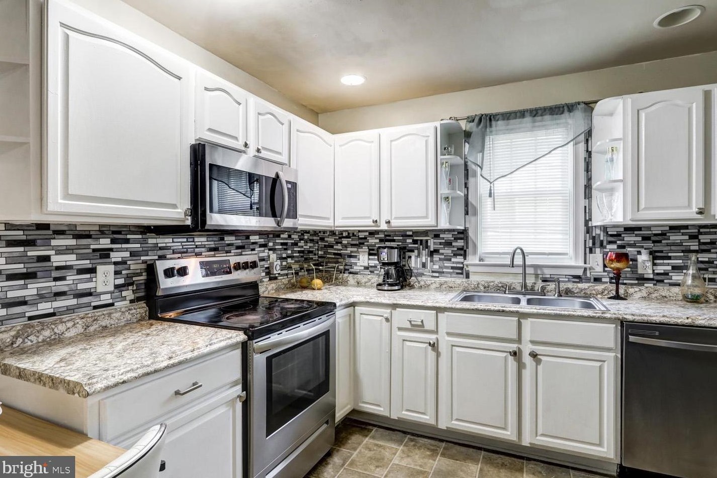 1080 Sterling Pl, Lancaster PA  17603-8837 exterior