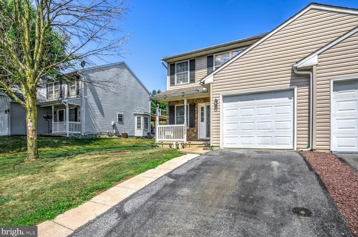 1080 Sterling Pl, Lancaster PA  17603-8837 exterior