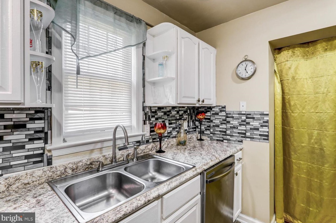 1080 Sterling Pl, Lancaster PA  17603-8837 exterior