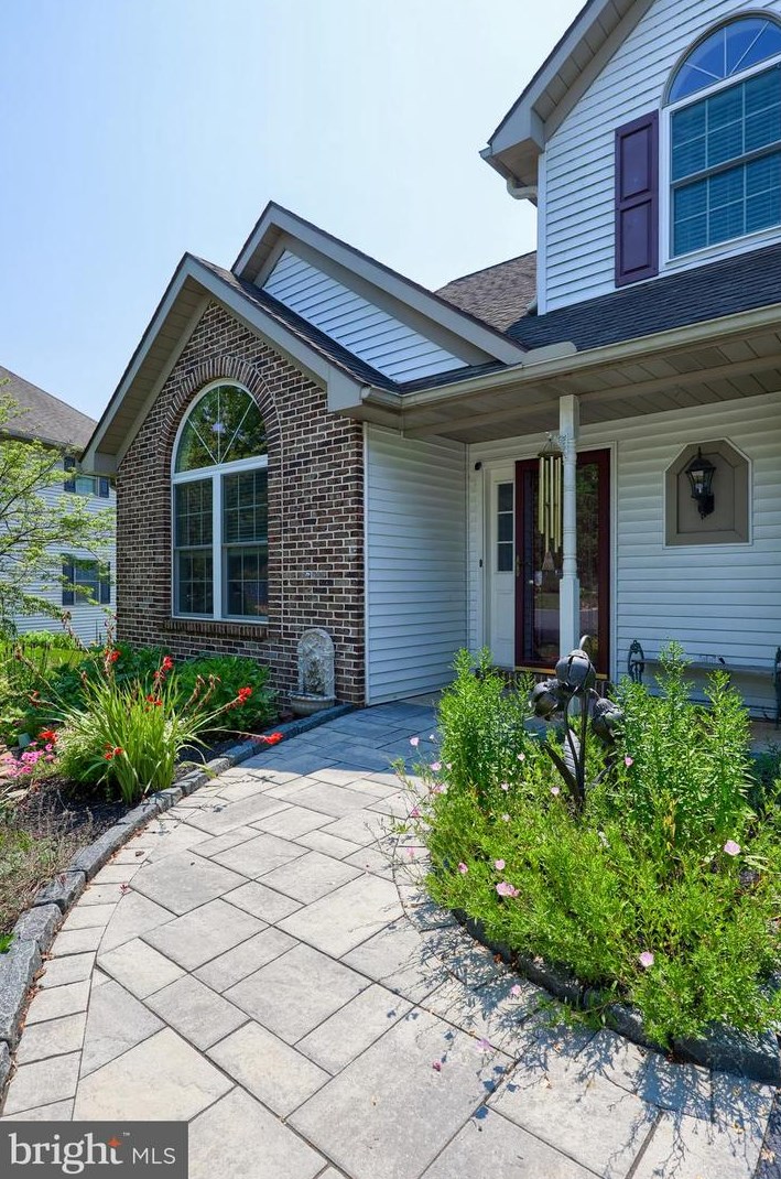 5 Laburk Ln, Swartzville, PA 17569