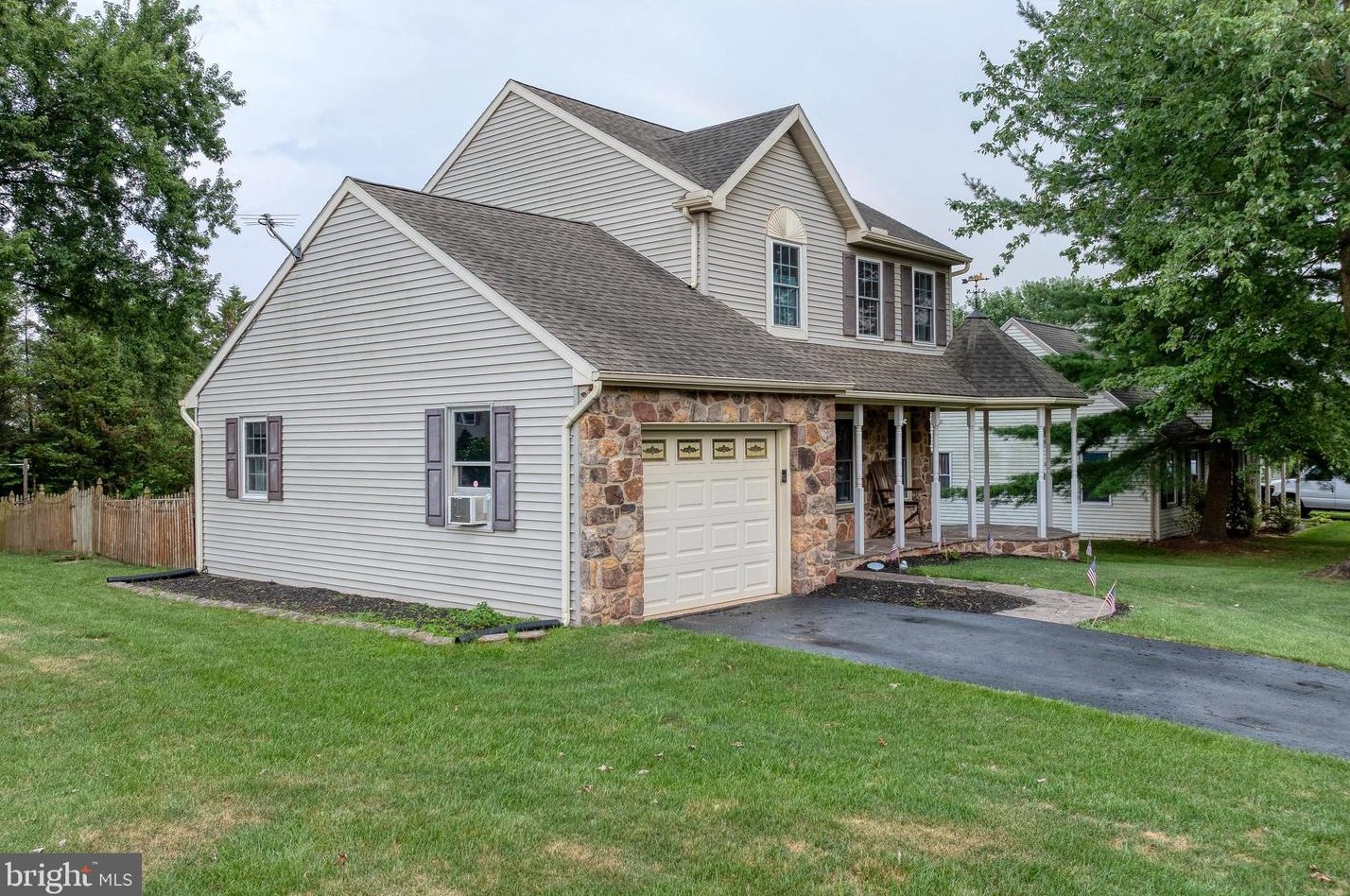 50 Hollow Rd, Swartzville, PA 17569