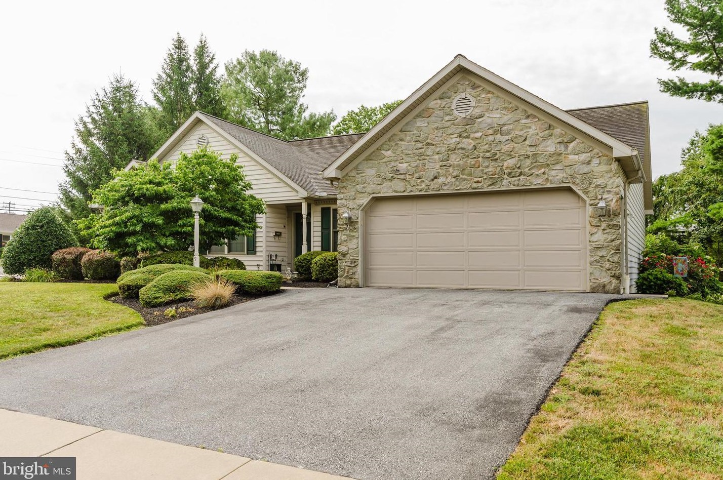 512 Westfield Dr, Groffdale, PA 17557