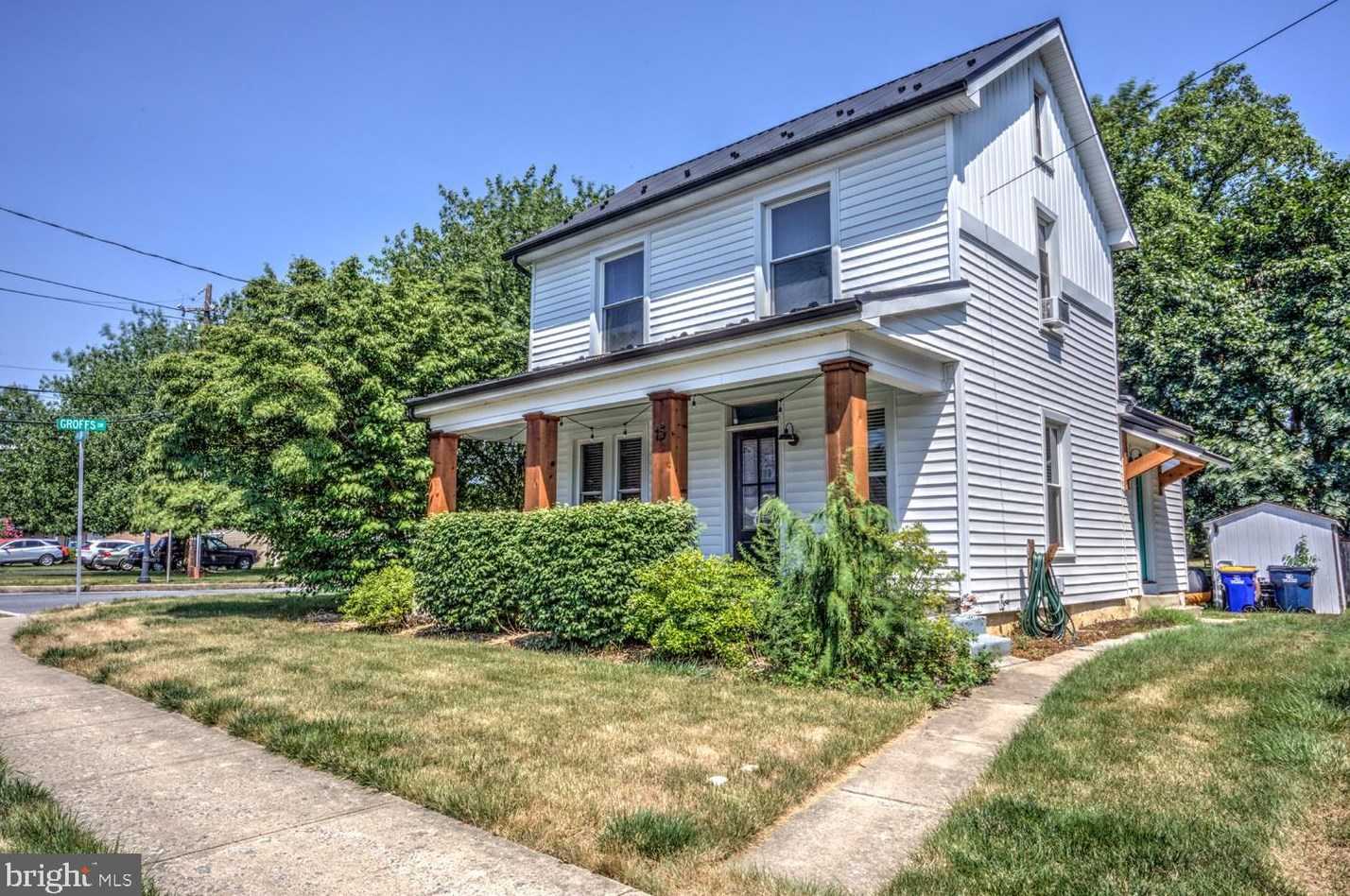 15 W Main St, Brownstown, PA 17508
