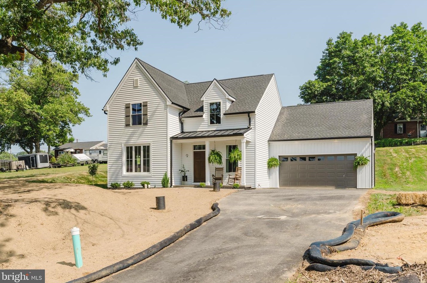 9 Lauber Rd, Akron, PA 17501