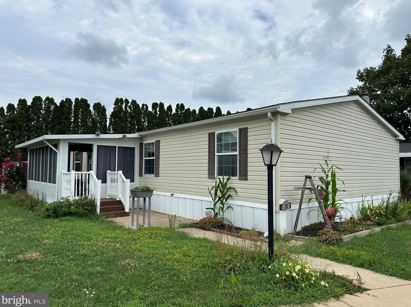 13 Moccasin Dr, Ephrata, PA 17522