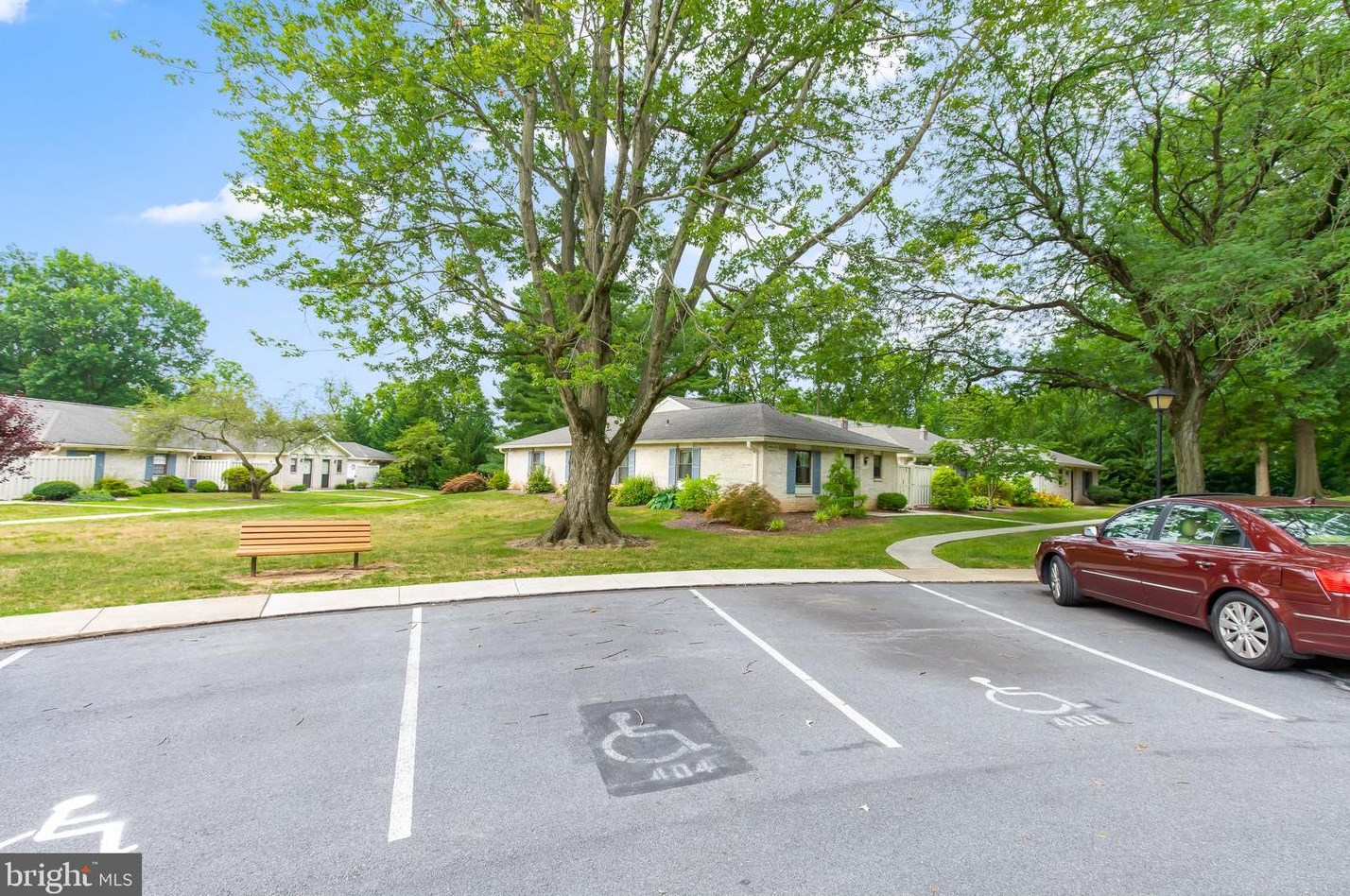 409 Valleybrook Dr, Lancaster PA  17601-4620 exterior