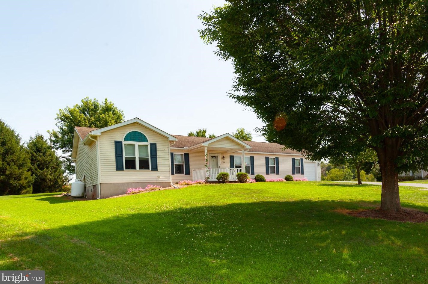 108 Homestead Dr, Schoeneck, PA 17578