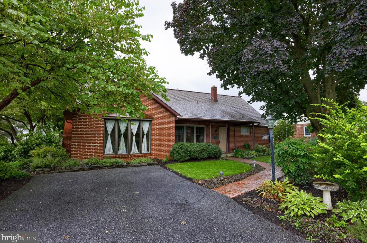6391 Sundra Dr, East Petersburg, PA 17520