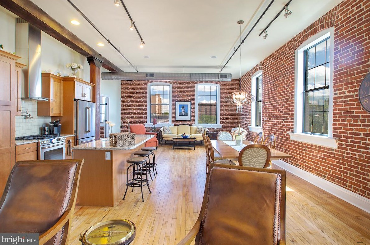 317 Mulberry St, Lancaster PA  17603-2924 exterior