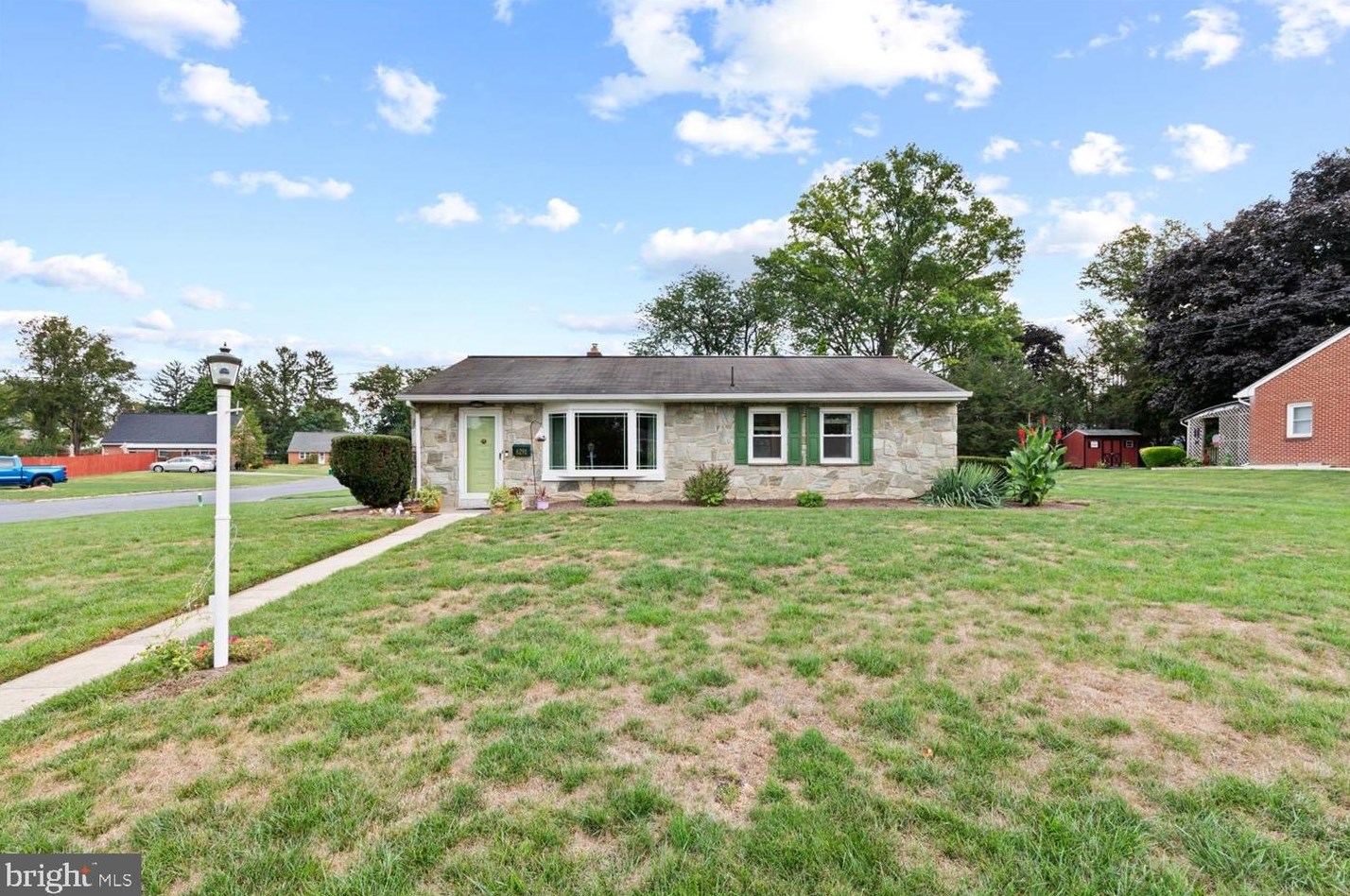 6291 High St, East Petersburg, PA 17520