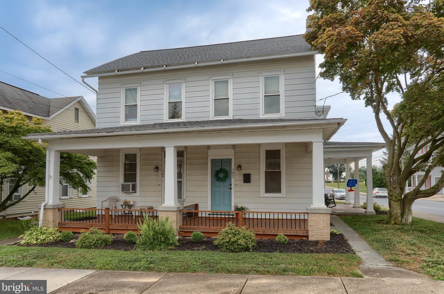 102 S 9th St, Akron, PA 17501