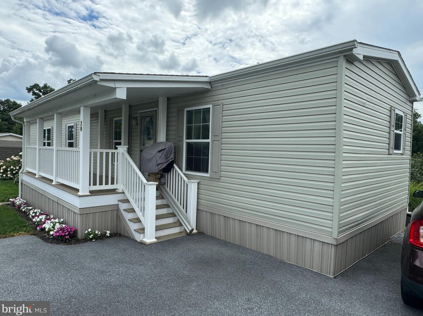 20 Parkside Dr, Old Line, PA 17545