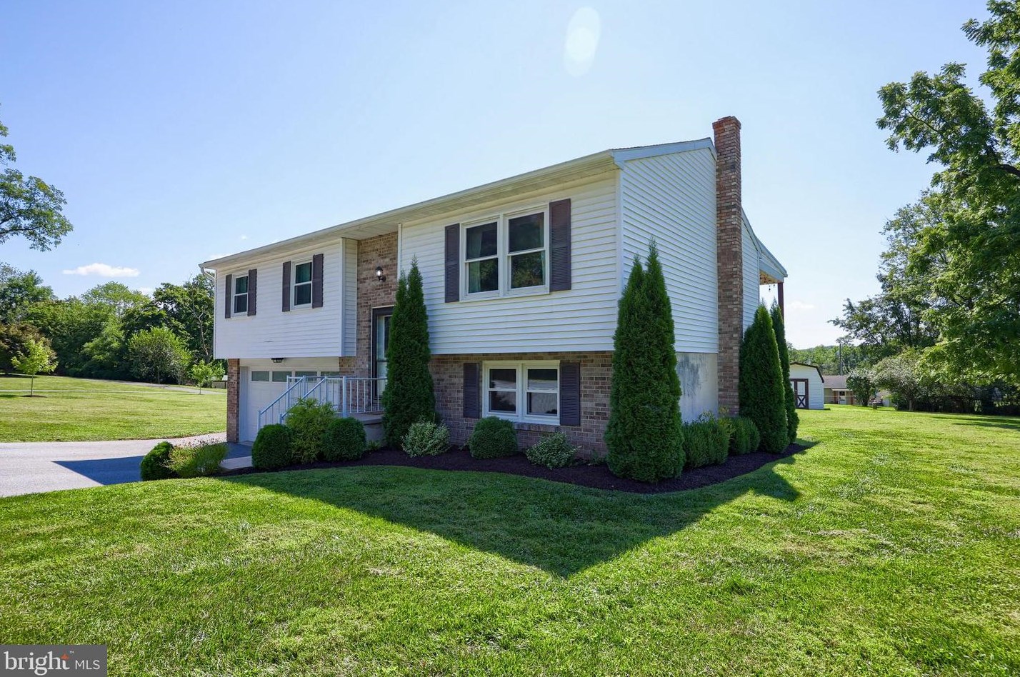 2455 Scenic Dr, Old Line, PA 17545